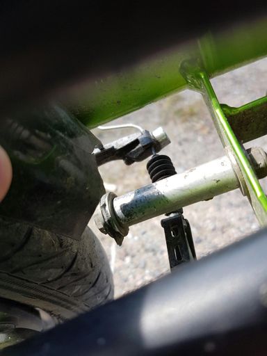 Hajonnut rapakaaren kiinnitys