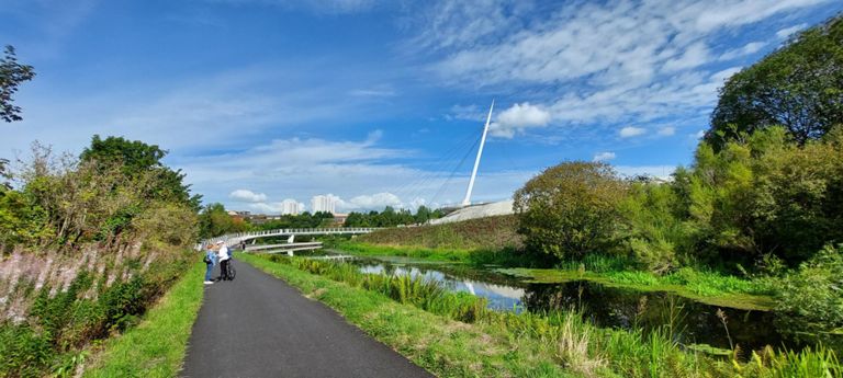 2022 Stockingfield Bridge - with 3 paths.    https://en.wikipedia.org/wiki/Stockingfield_Junction#Stockingfield_Bridge      2009 YouTube video about the Bigman bridge proposal for this site and something of the area's history: https://www.youtube.com/watch?v=oEKpDMvRUT8