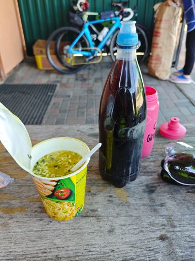 Обед. До КП2 негде поесть.