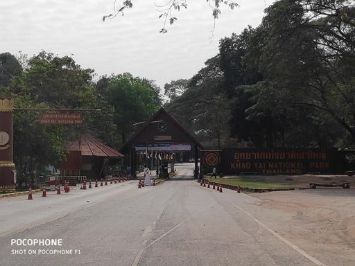 400 Baht kostet es für die Touristen. An mir sind einige Einheimische vorbei gefahren ohne zu bezahlen.