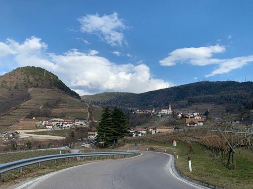 Strada per Faedo