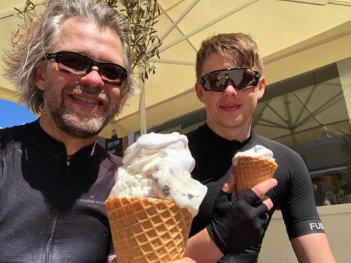 Uhm årets første cykel-is. En til en 4 timers tur og en til knap et par timer i sadlen😉😂😎