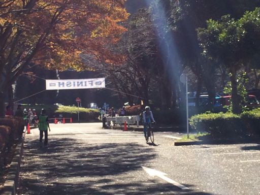 ゲストの面手選手がデモンストレーションの走りでゴール。さすがのトップタイム。