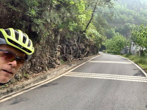 Fantastic roads make the climb ... enjoyable? 😆