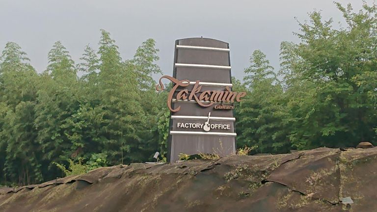 お～、Takamine!　エレアコを愛用してます!