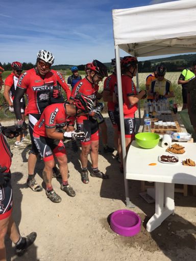 une gamelle qui peut aussi servir de piscine pour Tintin
