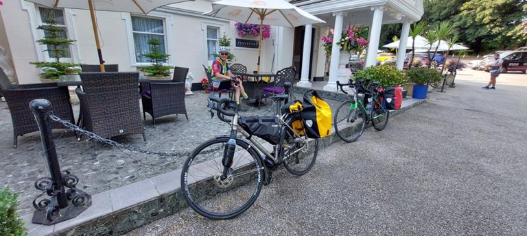 Reilly Gradient with the new in-frame Ortlieb bag, which transformed the handling of the bike. Outside the Penventon Park Hotel entrance. It now holds the heaviest items, relieving both rear panier bags. The bike is nearer normal, considerably less twitchy. No juddering at the front as before.