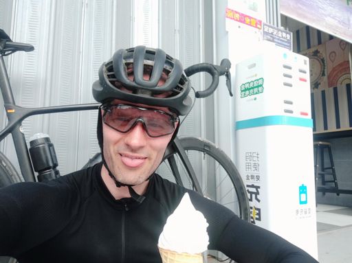 Ice cream before attempting a KOM is always a good choice 😋🍧