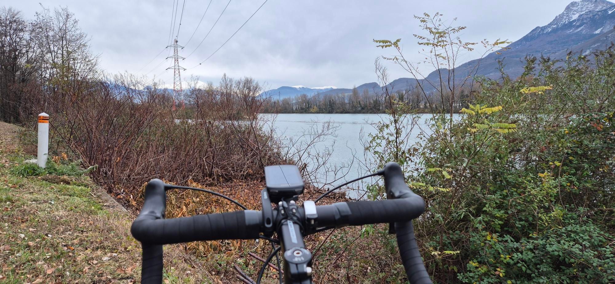 La confluence du Drac à droite et de l'Isère à gauche.