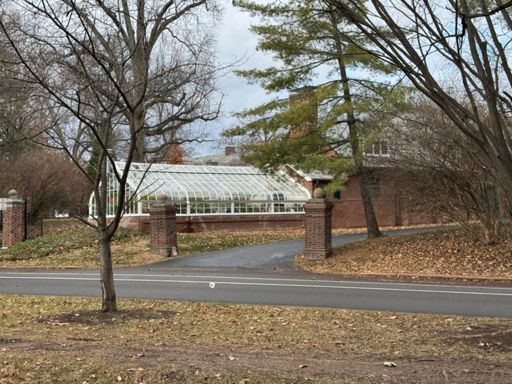 My wife would love a greenhouse like this 