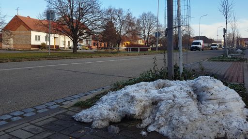 v Brně nic a na jihu ve Velkých Bílovicích ojediněle až 30 čísel sněhu 😲