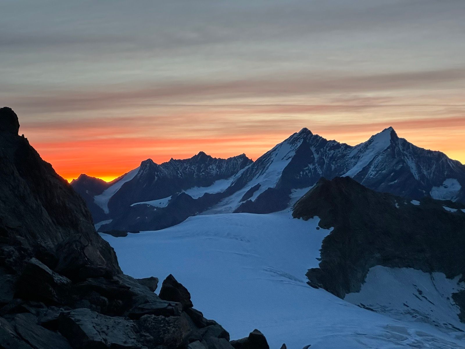 Zinalrothorn, 4221m. Traverse of SE Ridge, descending N