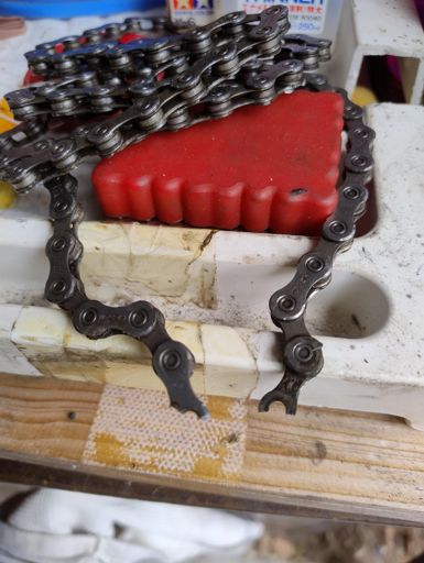 Chain only has about 1000klm on it was new before Peaks this yr.