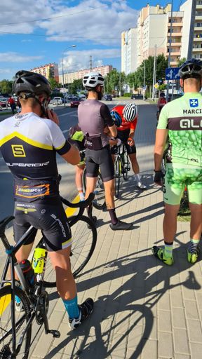 Znowu nie było jak fotek robić. Zero przerw. Dobrze, że na początku coś pstryknołem😉