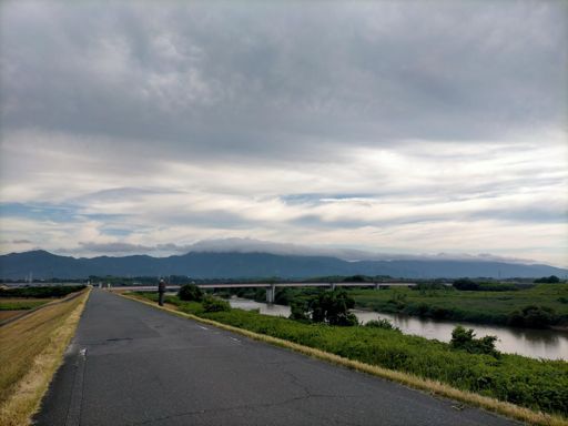 今日の本宮山、晴れ予報のはずだけど驚くほど曇り空