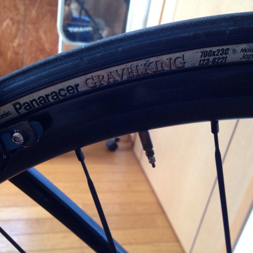 ハイト30mm 普通のカーボンクリンチャー 路面が悪いので グラベルキング23c