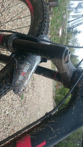 Blatnik nefunguje ale nohy od vidle snad ochrani