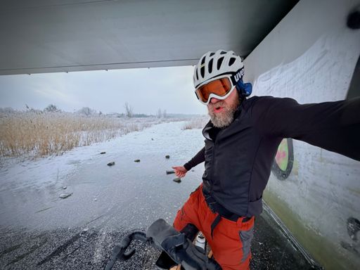 Pod mostem “przejezdne” ;)