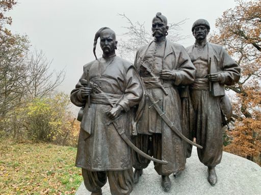 Statue „3 Lehrer feiern Leopoldi“