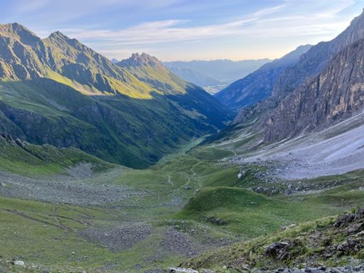 Gemütliches Intro: Der Aufstieg zur Insbrucker Hütte am Morgen sind die einzigen 10 km die technisch einfach laufbar sind