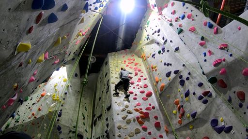 Climb 1 - Pink/White 5.5 (S): I climbed and down-climbed thrice.  First repetition was just aiming for smooth, deliberate movement on the Pink side, second for a double-hand throw on the White side, and third, keeping left limbs on White and right limbs on Pink while looking for opportunities to stretch for long reaches.