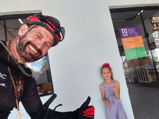 Essa princesa linda é a Ana um amor q quis tirar foto dos bichos feio mas ñ quis  aparece na foto  😍😍😍😍