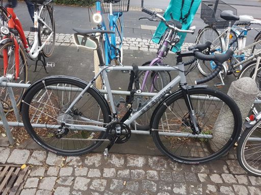 Das neue Bombtrack Hook 1. Macht mega Laune und alles richtig gemacht. Danke an meinen neuen Bikedealer Staub und Teer