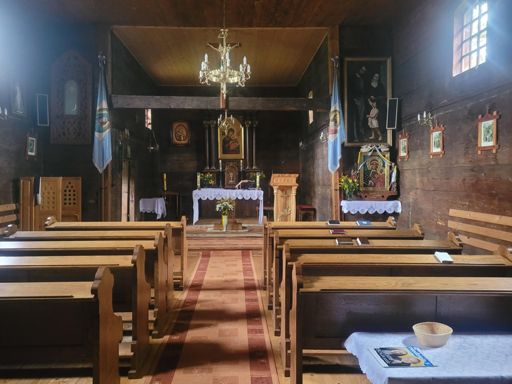 zdjęcie przez szybkę w drzwiach