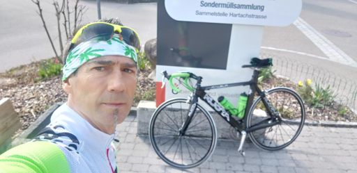 Tem uma cremalheira 53 ..pra fazer velocidade no plano é top..mas calma..também sobe bem..hoje dei alguns esticoes nas subidas e não é má de todo..👍👍🤪😂🇵🇹🇨🇭🇧🇷🦁🐺🏔🏔🍀🏔🏔🏔🏔☝️😉