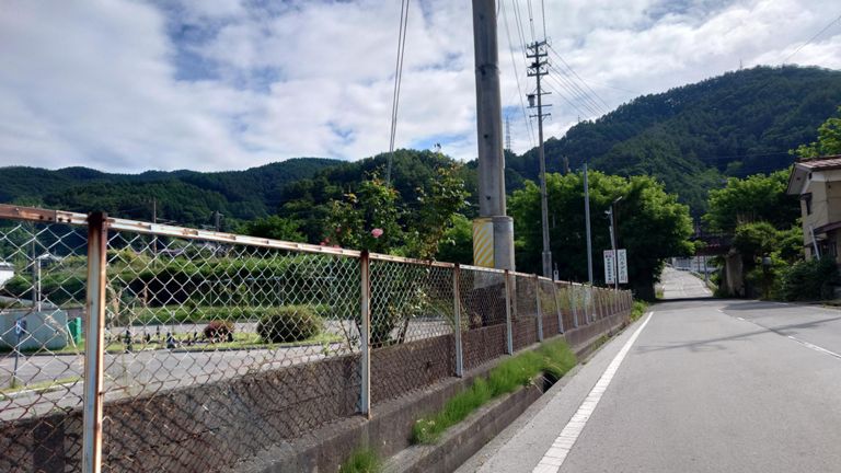 前回時間切れで断念した坂から霧ケ峰を目指します。