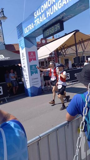 Sárdi mester még elugrott a célkanyarban sörért