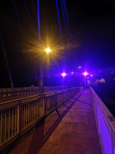 Most tramwajowo-pieszo-rowerowy. Jedna z najmłodszych przepraw przez Brdę, kończy się przy pięknym gmachu dawnej Dyrekcji Pruskiej Kolei Wschodniej.