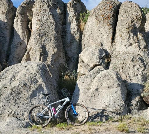 The scenery is nice but I think the mountain bike is the real show stopper 🤤