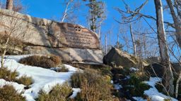Un petit Donon avec de la neige, du soleil et une mer de nuages SVP