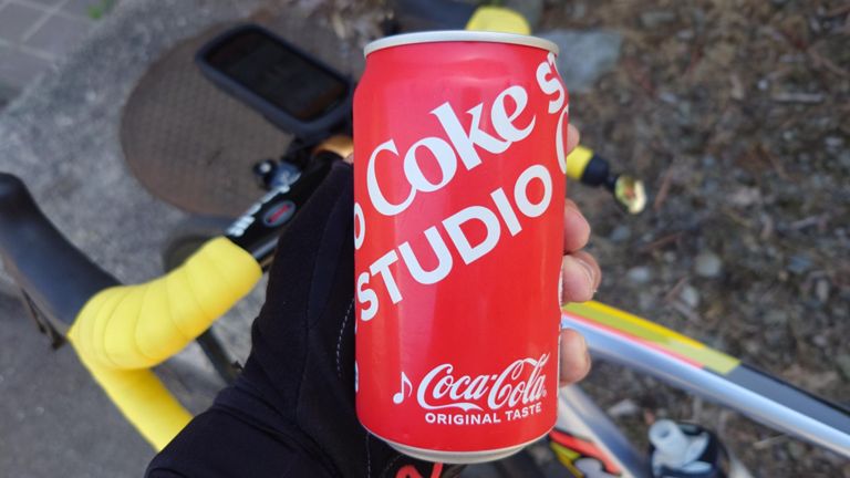 お昼ごはん候補のお店、休み or 休憩中だし暑いし🥵、ちょっと補給。