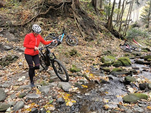 Když ti zbourají most, tak musíš do potoka