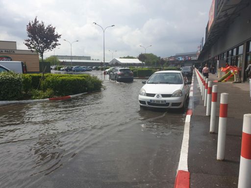 Inondations à Auchan