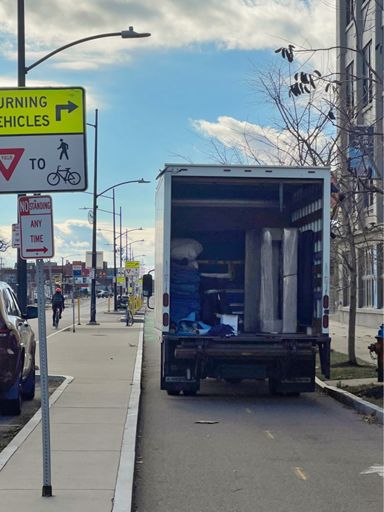 Typical Niagara St bike path scene. 