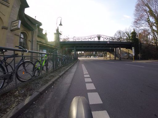 Auch immer wieder schön: S-Bahn Brücke am Mexikoplatz:-))