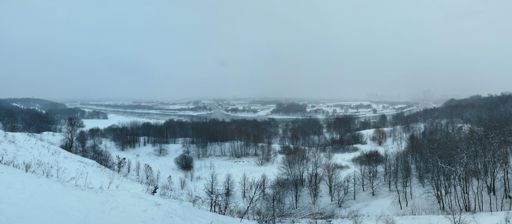 Залез на Дьяково городище (здесь когда-то давно жили люди ещё до н.э.). Панорама с него.  Станция очистки вод на противоположном берегу. Жаль, что снег шёл  видимость хуже.