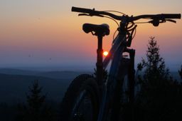 Balade VTT au soleil couchant