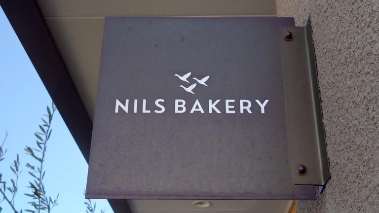 こちらでパンを調達。 あのニルスを意識したお店かしら?