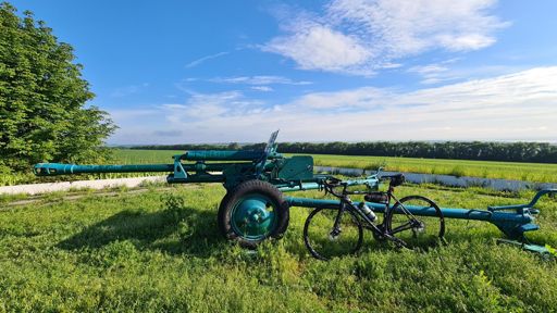 Подвезли только спортивные снаряды