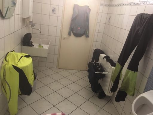 Alles nass, Bad als Trockenkammer genutzt...🤭