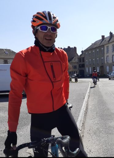 Fred 🤔bon par où je rentre 🤣