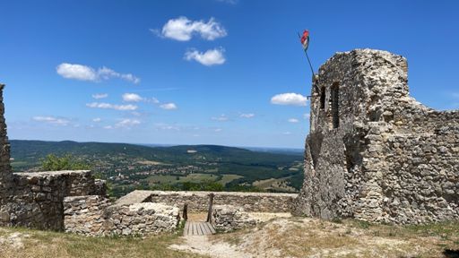 Rezi várromjából kilátás É-ÉNY felé