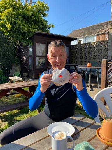 Wayne abs his extra large Belgium 🇧🇪 bun