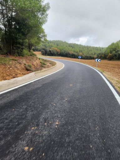 Quite a long section of super-fresh tarmac, amazing!