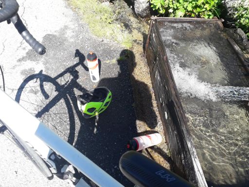 Quand mon bidon est plein je le vide,
quand mon bidon est vide je me plains !!!