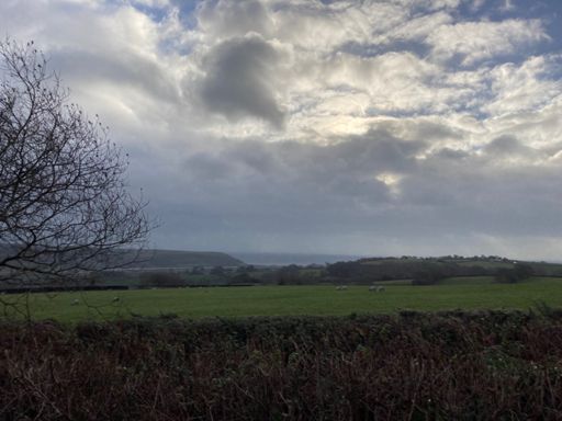 There’s the sea over there 👀